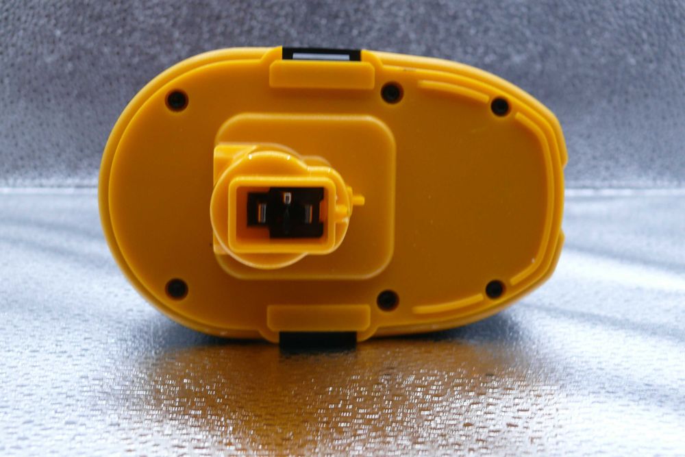 Battery compatible with Dewalt64740223903107122
