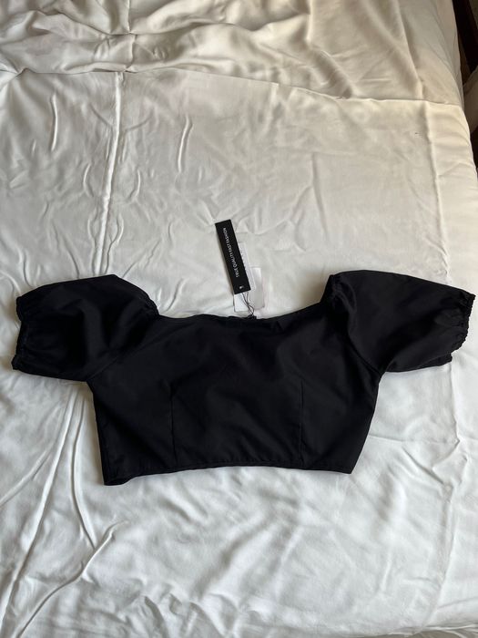 Top preto Celmia com laço frontal – novo com etiqueta (XL)