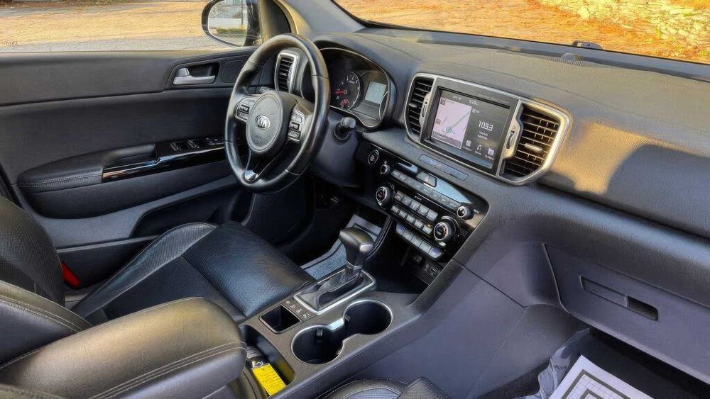 Kia Sportage EX      2018