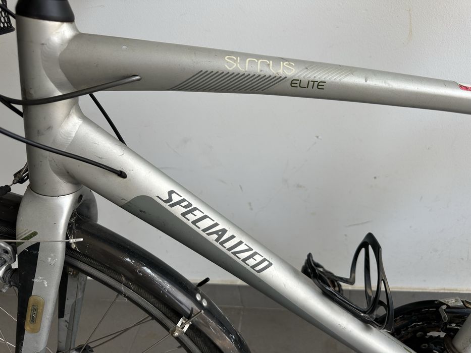 Bicicleta Specialized Sirrus (ano 2014)