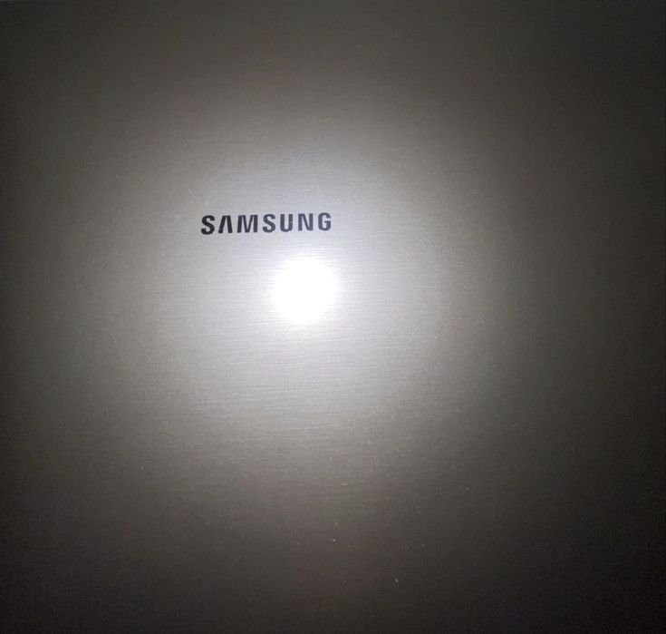 Vende-se máquina de lavar novíssima geladeira novinha também Samsung. interessado só chamar
