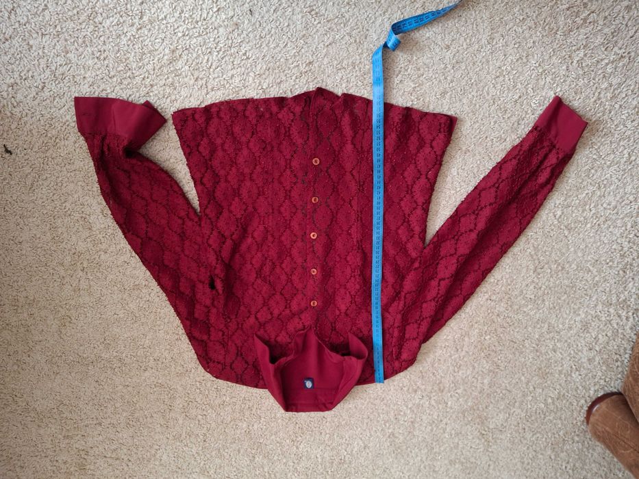 Bluza damską koloru bordowego