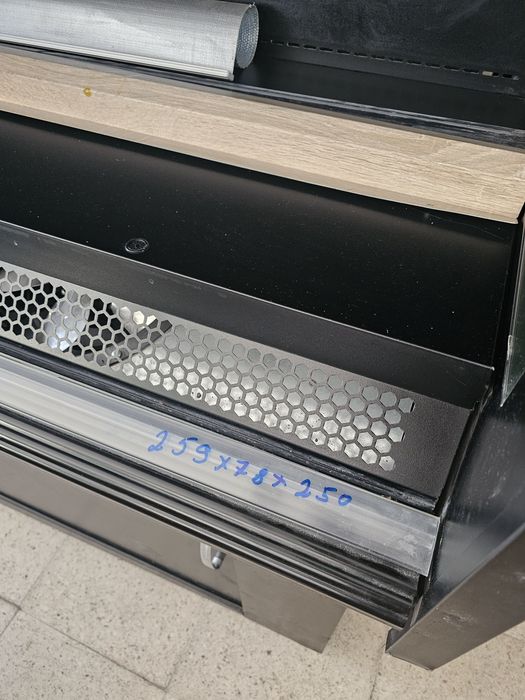 Vitrine refrigerada de legumes com cortina