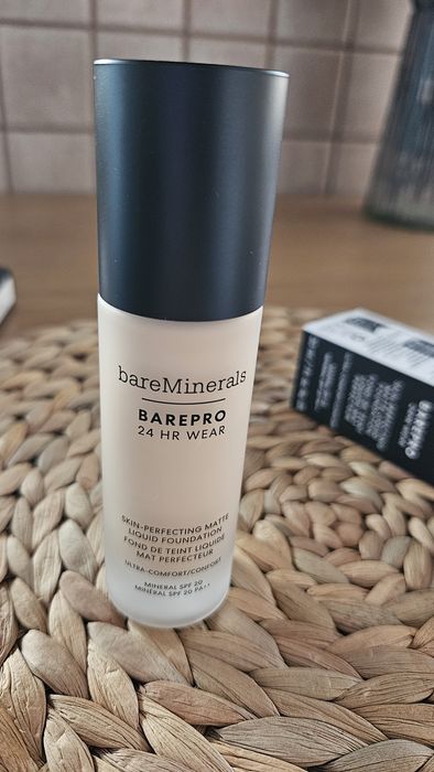 Bareminerals - podkład BarePro 24H LIQUID FOUNDATION