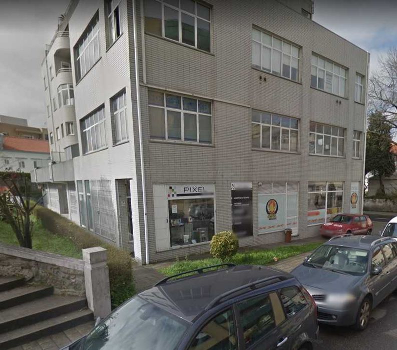 Loja comercial à Areosa, Rio Tinto