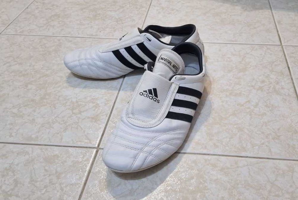 Ténis Adidas - Branco