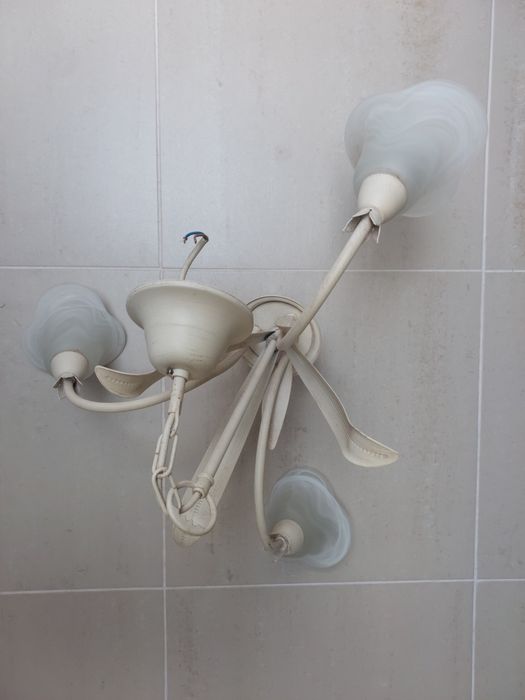 Candeeiro de tecto em chapa e vidro