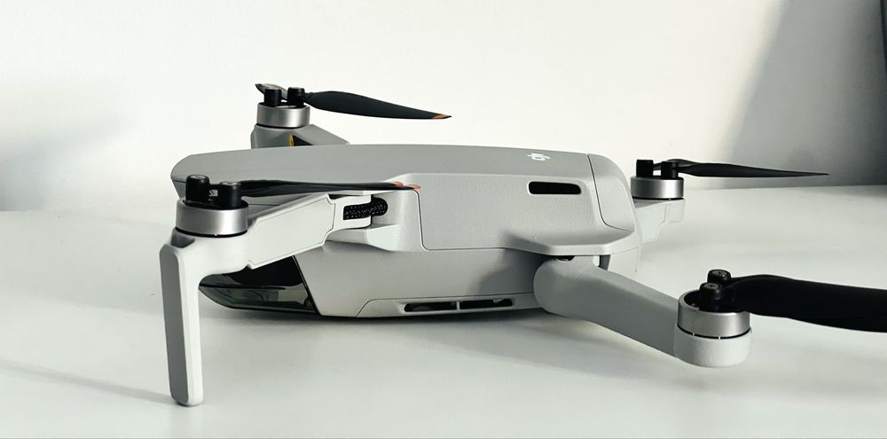 Drone DJI Mini 2 (4K / <249g) – Excelente Estado (Apenas 2 Ciclos de Bateria) + Acessórios