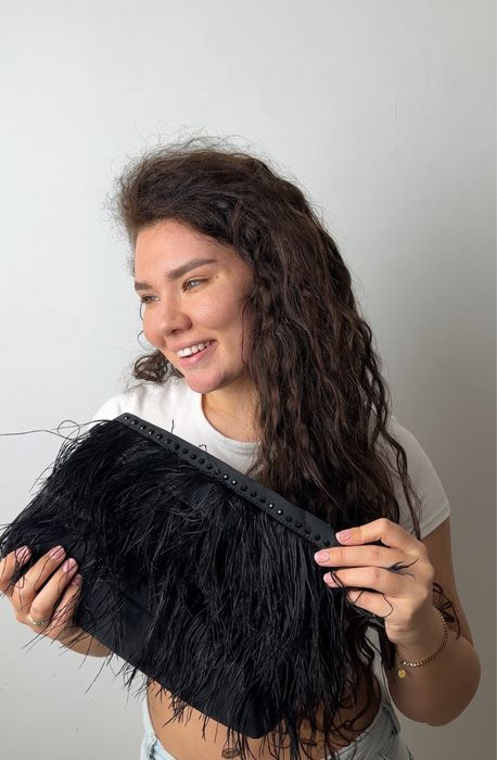 Елегантна чорна сумочка від Віаліни Кот