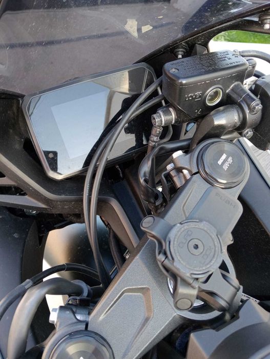 Honda CBR650R E-Clutch 2025 | Junho 2025 | < 5.000km | Garantia