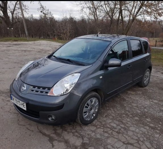Автомобіль Nissan Note e11