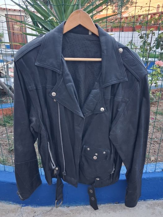 Blusão de Cabedal Verdadeiro Biker Vintage (com Aplicações Estrela e Forro Padrão)
