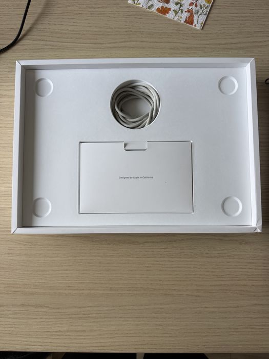 MacBook Air 13,6
