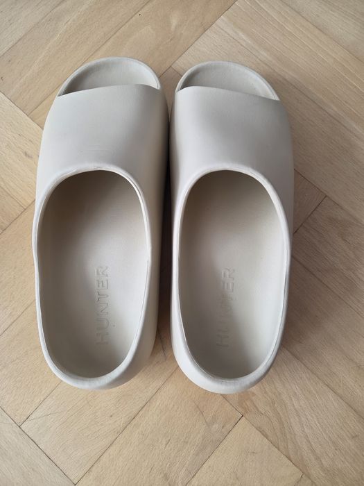 Klapki beżowe Hunter rozmiar 42