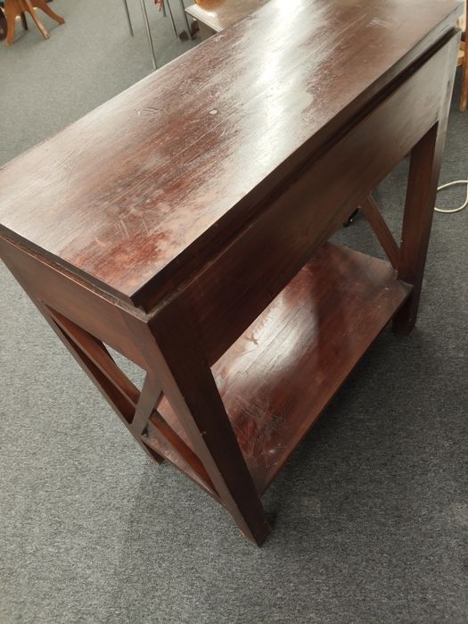 Pequeno Aparador em madeirq