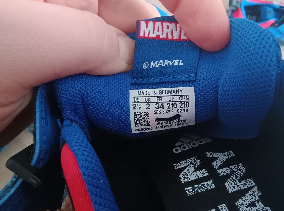 Buty dziecięce Adidas Marvel 34 Avengers Nowe Chłopięce na rzep