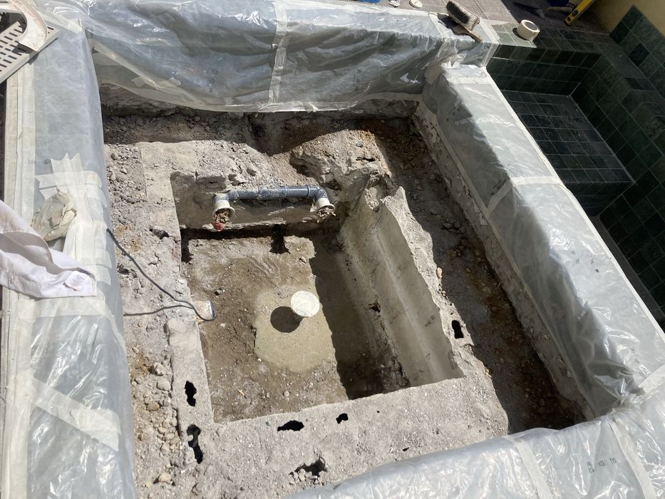 Serviço: remodelação, construção, eletrica, infiltraçao, ladrilho, etc