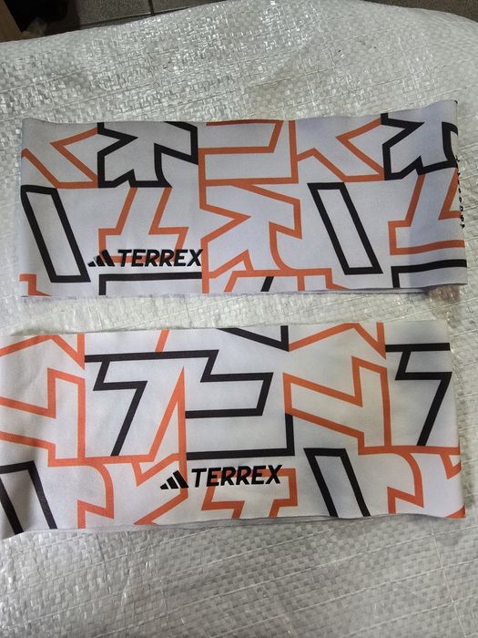 Пов'язка на голову adidas TERREX
колір білий