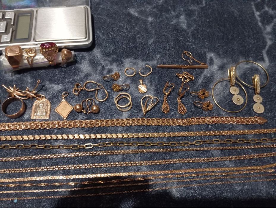 Продам золотые серьги  цепочка 585 пробы.