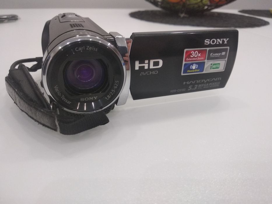 Видео камера Сони HDR-CX 190 5.3 mega pixel ,HD video