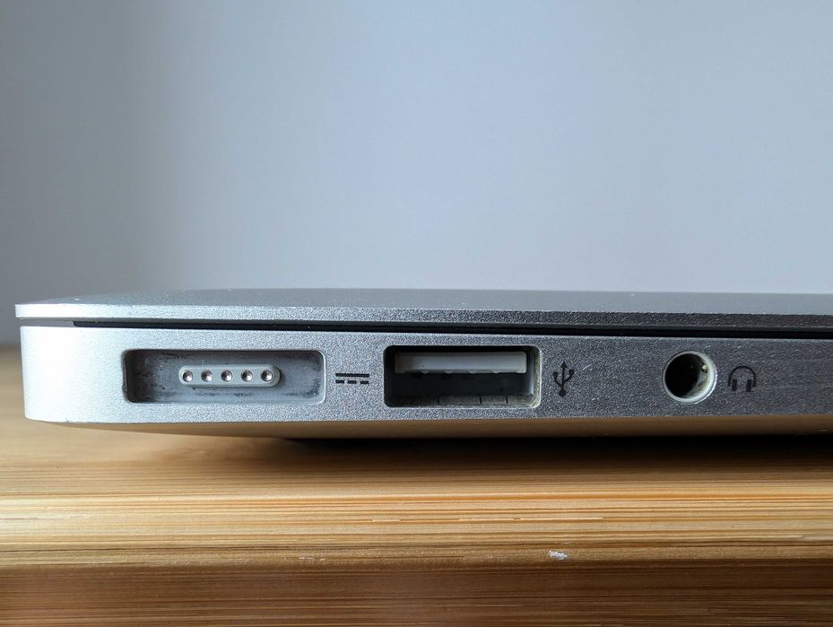 MacBook Air A1466 13,3 cali 256SSD i5 4GB 2015 dla dzieci lub seniorów