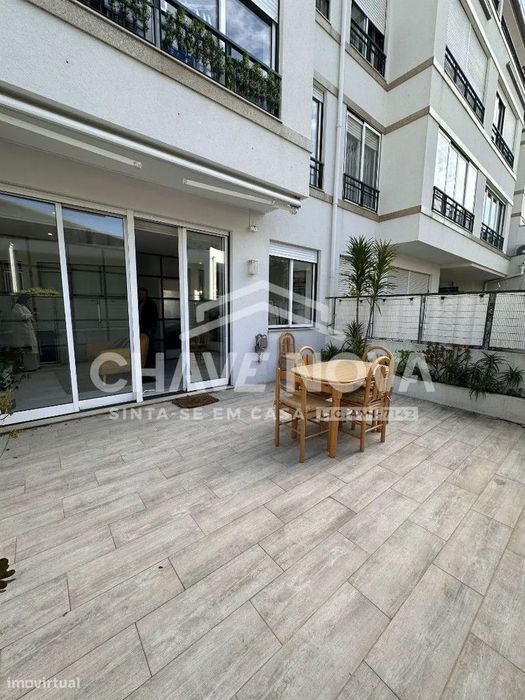 Apartamento T1 com terraço de 35 m2 em Leça da Palmeira