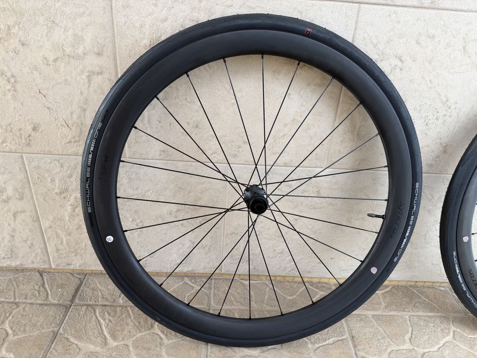 Bicicleta estrada - Rodas em carbono - Topo de Gama
