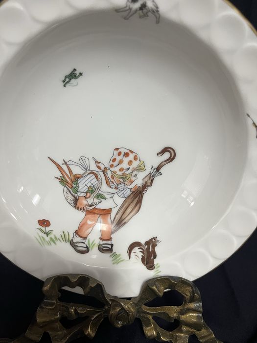 Prato antigo de criança