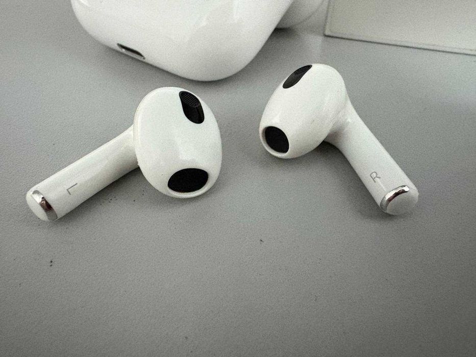 Apple AirPods (3rd generation)