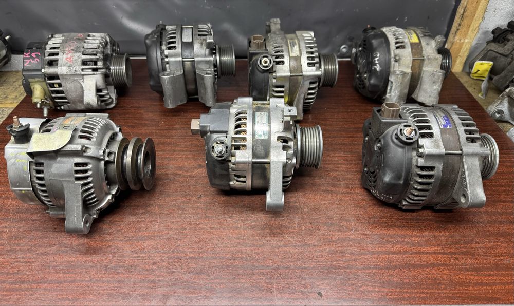 Генератори Toyota Avensis Corolla RAV4 Land Cruiser Camry Оригінал