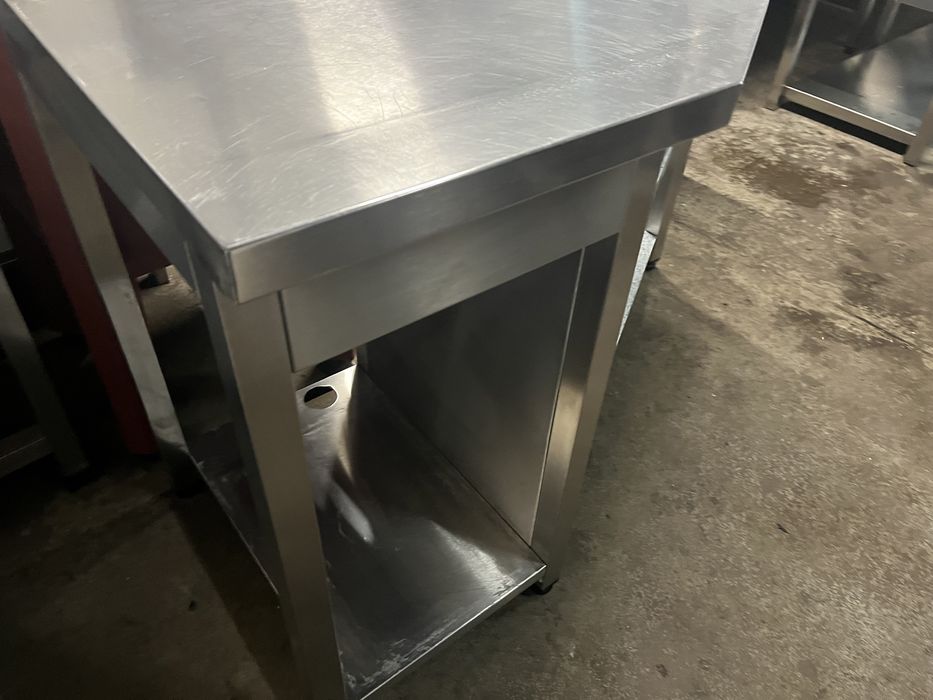 Escaparate em inox de canto com abertura para maquina do gelo , etc