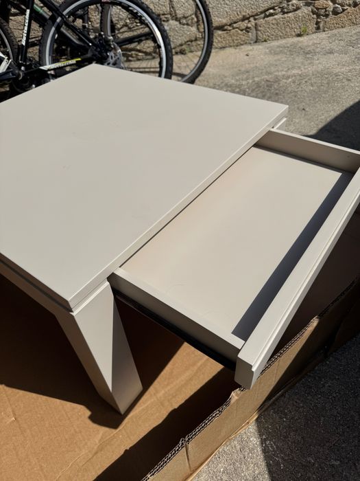 Mesa de centro de cerejeira lacada