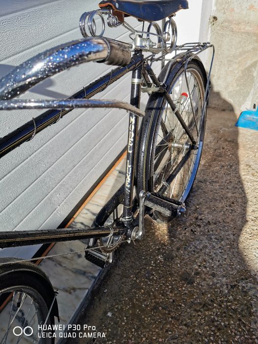 Pasteleira com cerca de 50anos