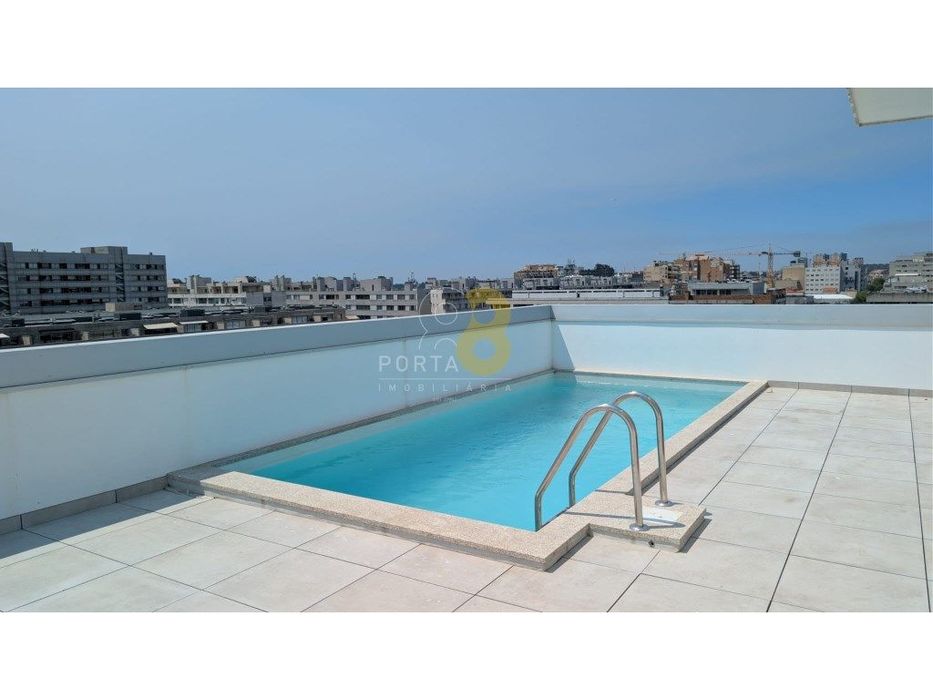 Apartamento T3 para arrendamento em empreendimento recente com pisc...