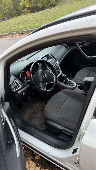 Opel Astra J 1.3диз