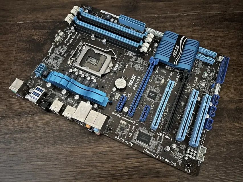 Материнська плата Asus P8H67, s1155, ATX, 4xddr3, USB3.0, 2xPCI-Ex16