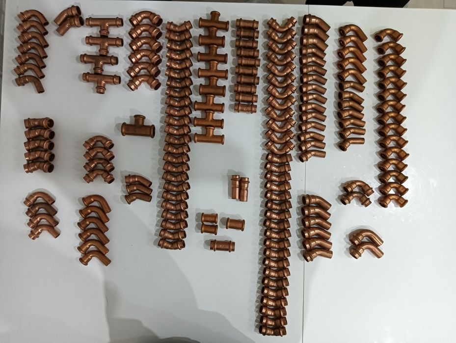 Kształtki miedziane zaciskanie 173 szt (ok 8zl za sztukę)