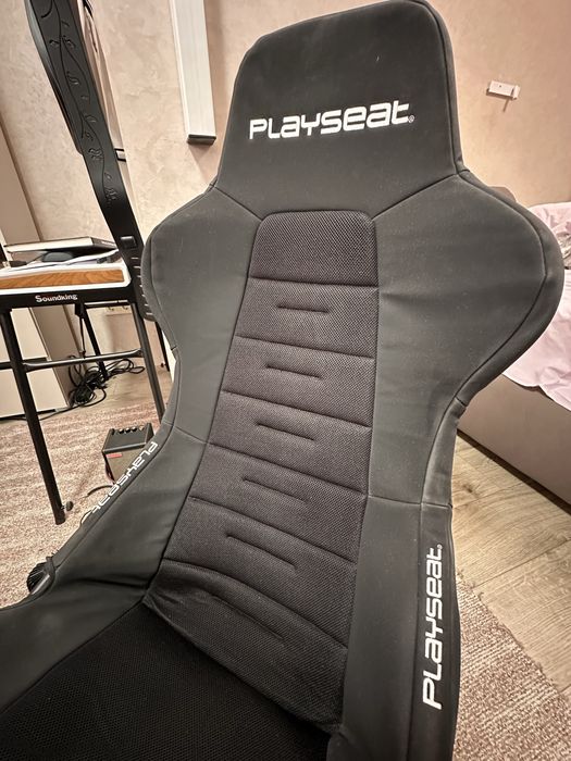 Крісло для симрейсингу Playseat Trophy