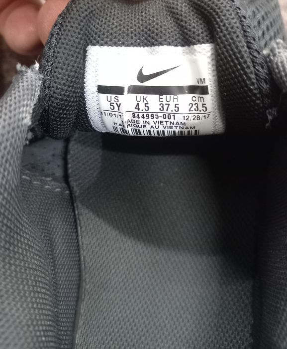 Кросівки NIKE 37,5розмір
