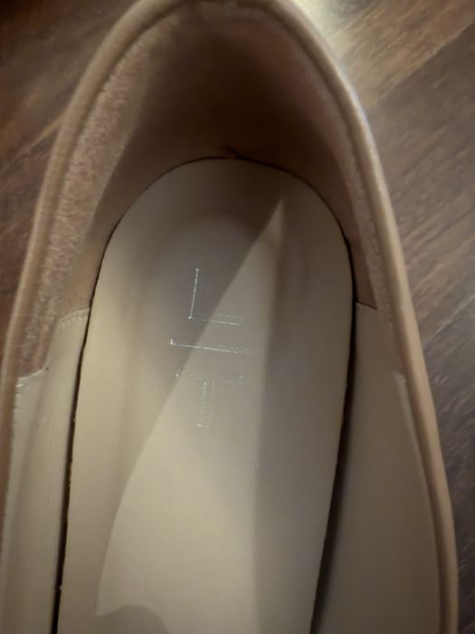 Sapatos de senhora da marca Latouche