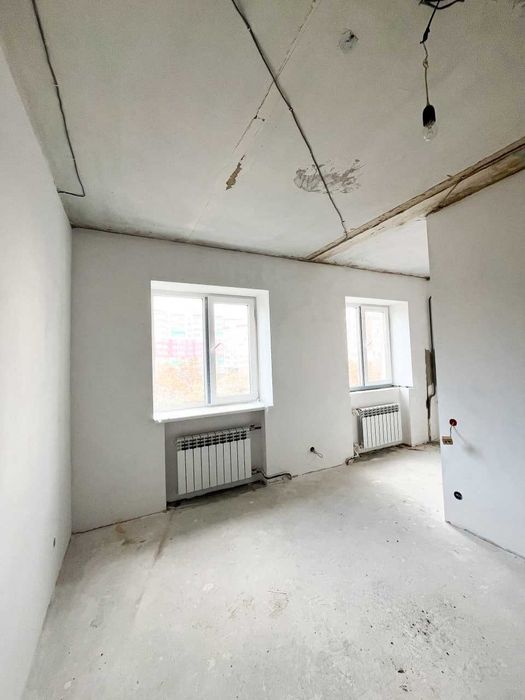 Трикімнатна з частковим ремонтом Ювілейний