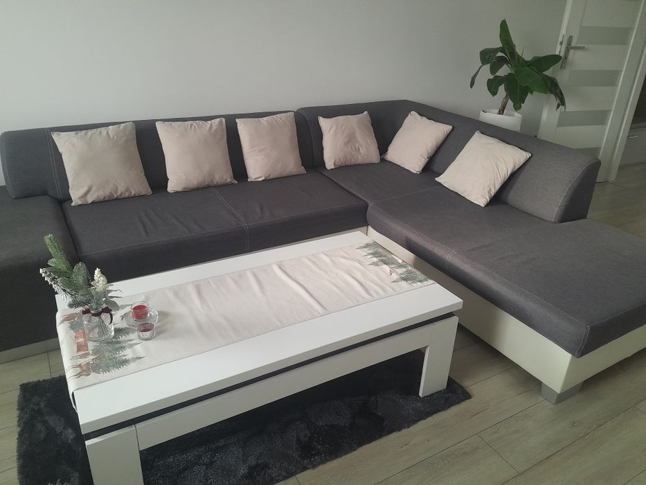 Narożnik w kolorze ciemnoszarym z funkcją spania