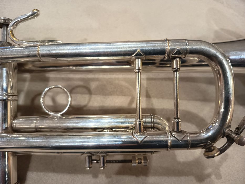 Trompete Bach Stradivarius modelo 37