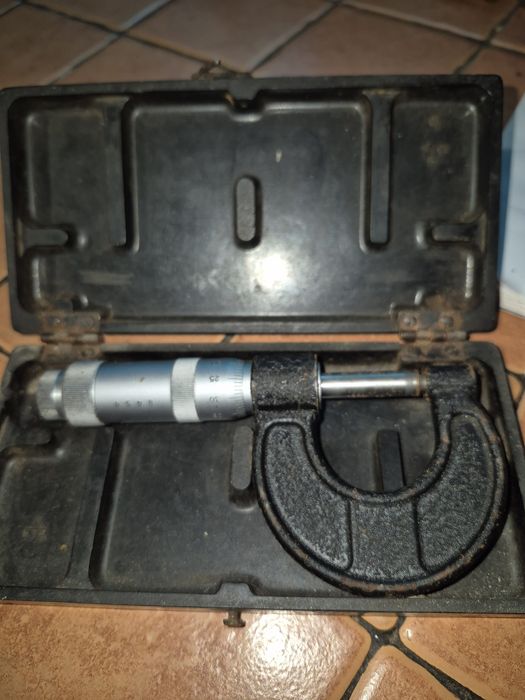 Мікромітер з футляром