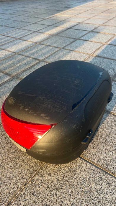 Mala traseira bauleto para mota 46L Shad em bom estado