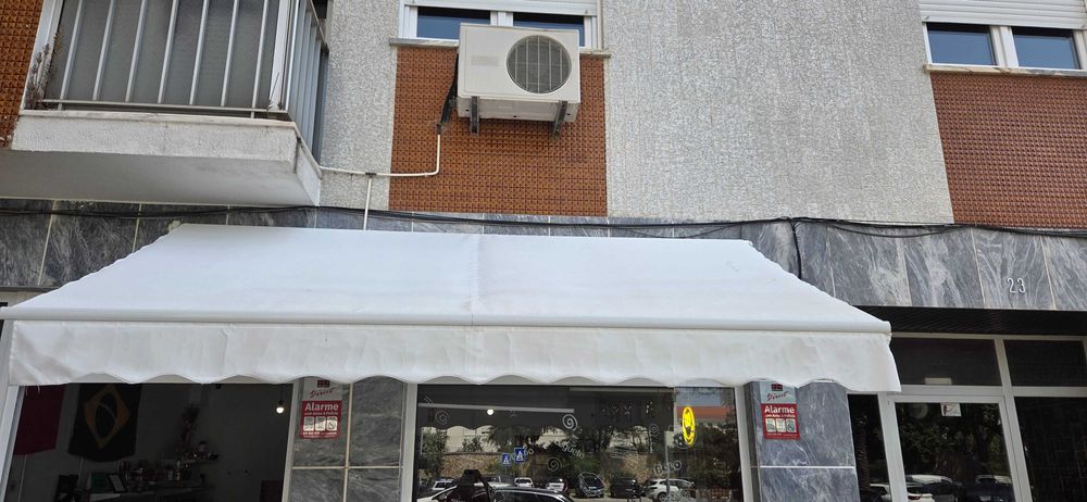 Tenda ou toldo branco