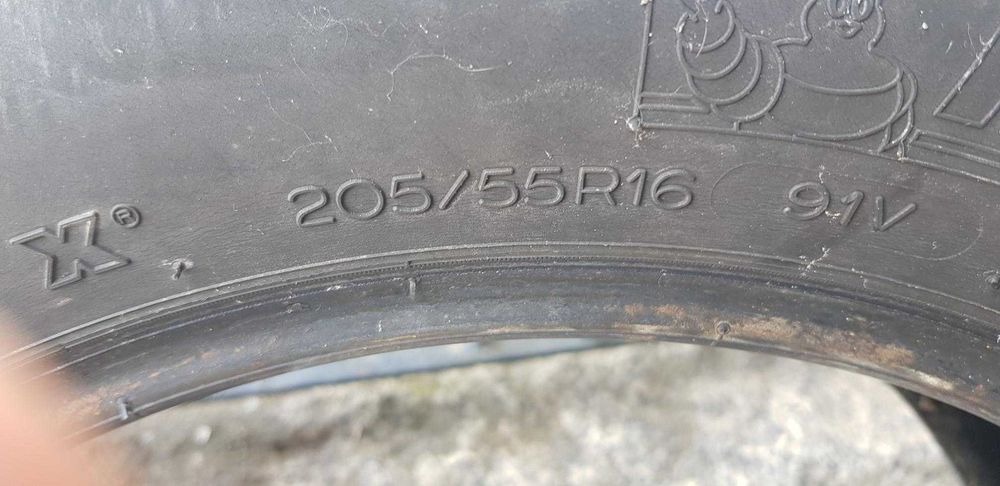 Pneus Semi-Novos Michelin 205 / 55 R16