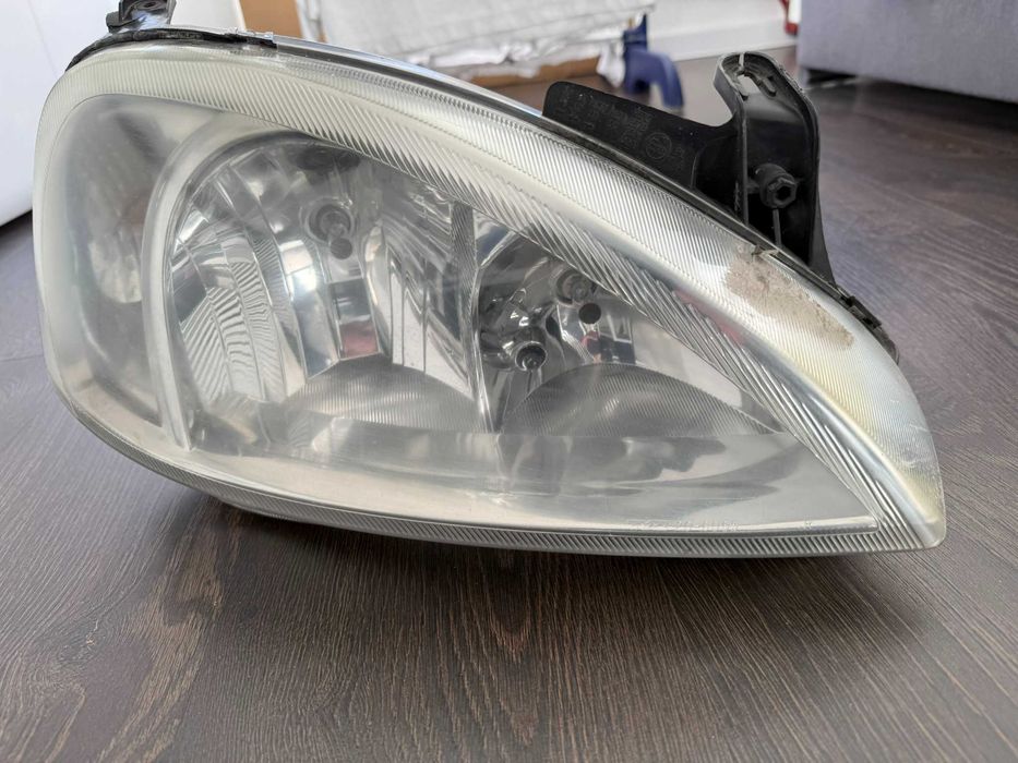Opel Corsa C prawy przedni reflektor lampa