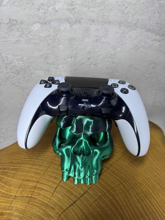 Podstawka, stojak, uchwyt, na Pada do PS5 – Druk 3D, czaszka-dwubarwna