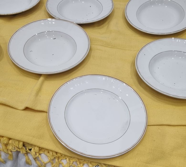 Lote 9 Pratos Sacavem 8 de Soupa e um Raso